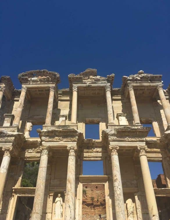 ancient roman library ruins