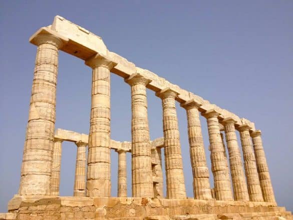 a doric greek temple dedicated to poseidon