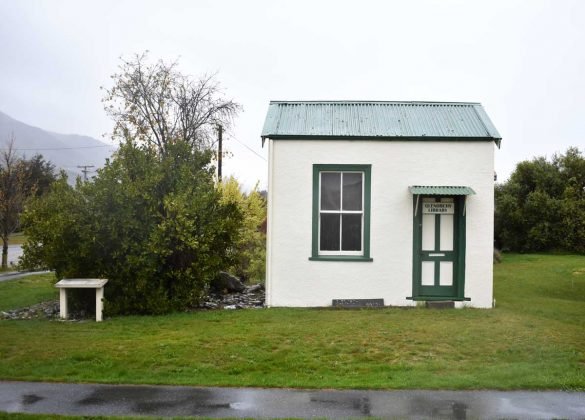 the smallest library in the world at glenorchy