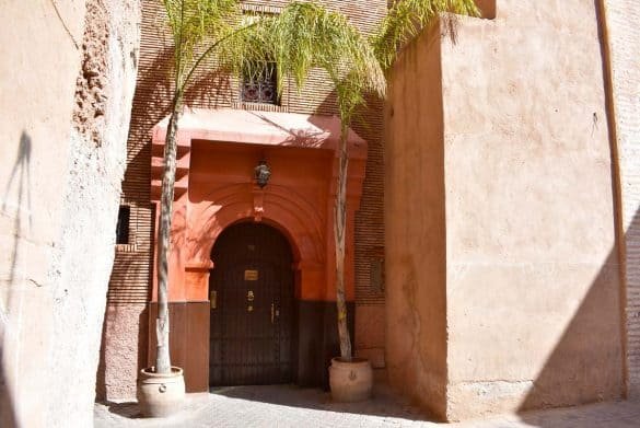 Arabesque – Marrakesh distinctive arabesque decoration with a brown door and a palm tree