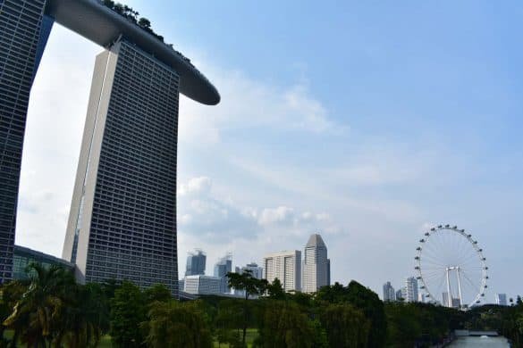 photo of marina bay sands hotel and singapore eye