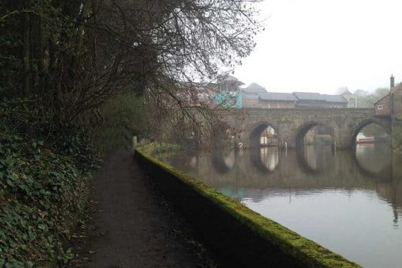 Durham Bridge – Durham, England Reflections of Durham Bridge in the river - Durham, England